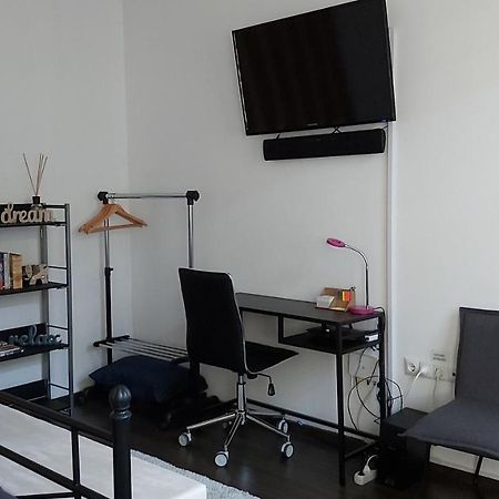 City Center Minimalist Apartment オラデア エクステリア 写真