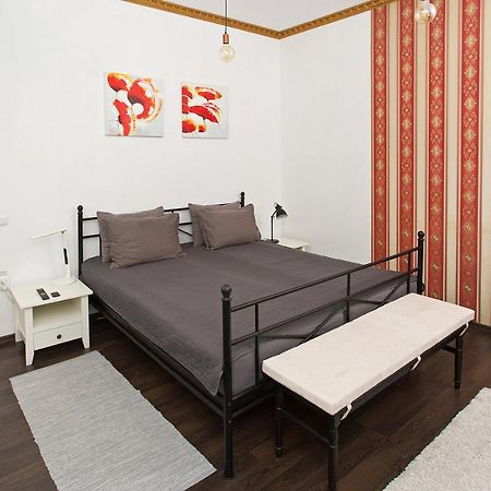 City Center Minimalist Apartment オラデア エクステリア 写真