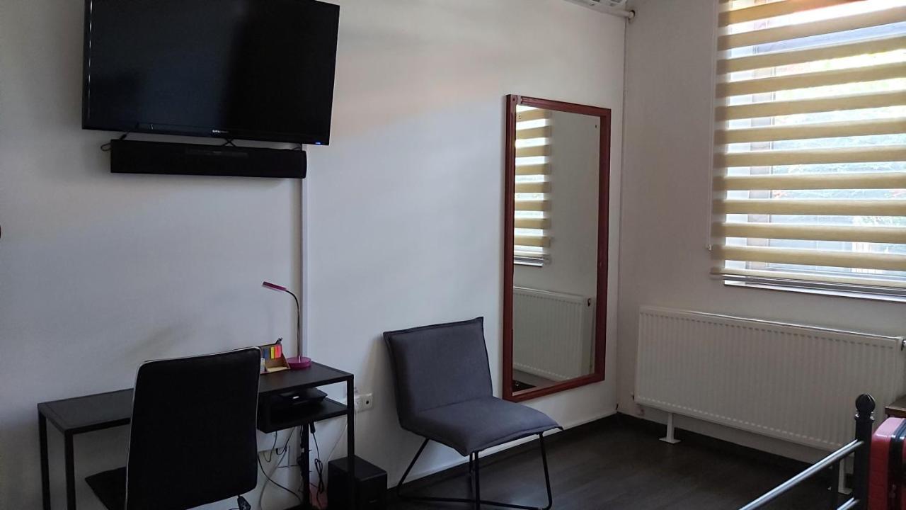 City Center Minimalist Apartment オラデア エクステリア 写真