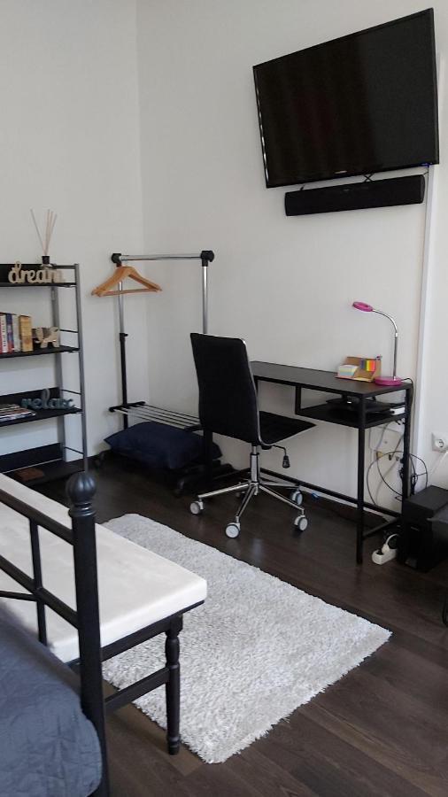 City Center Minimalist Apartment オラデア エクステリア 写真