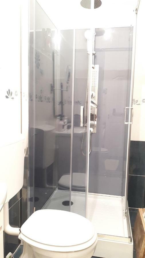City Center Minimalist Apartment オラデア エクステリア 写真
